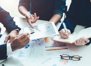 10 REASONS TO USE CREDIT CARDS